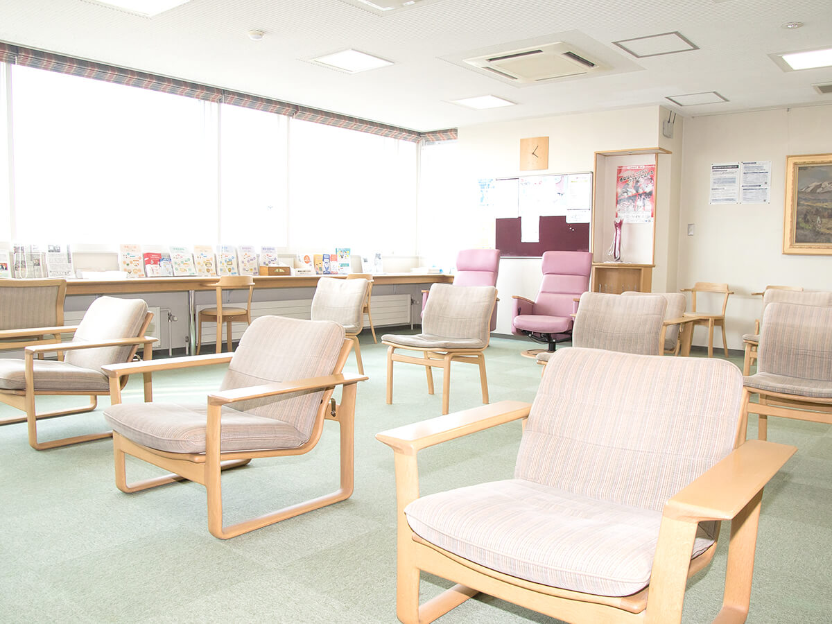 労働衛生コンサルタント１名、認定産業医２名、保健師２名、 人間ドック健診情報管理指導士１名の万全の健診体制